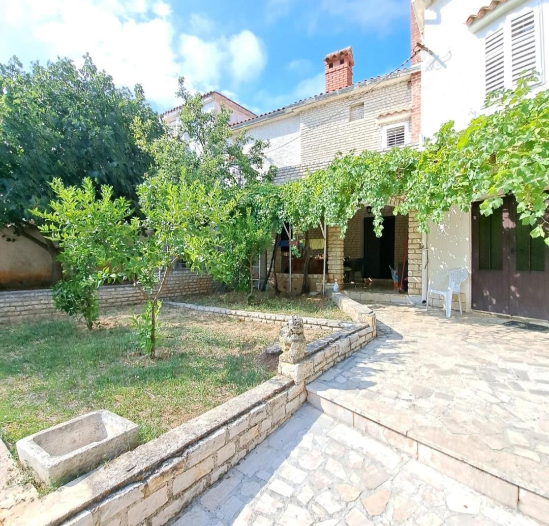 Villa Giulia Ližnjan Exteriör bild